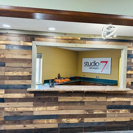 Studio 7 On Main West Fargo Exterior photo