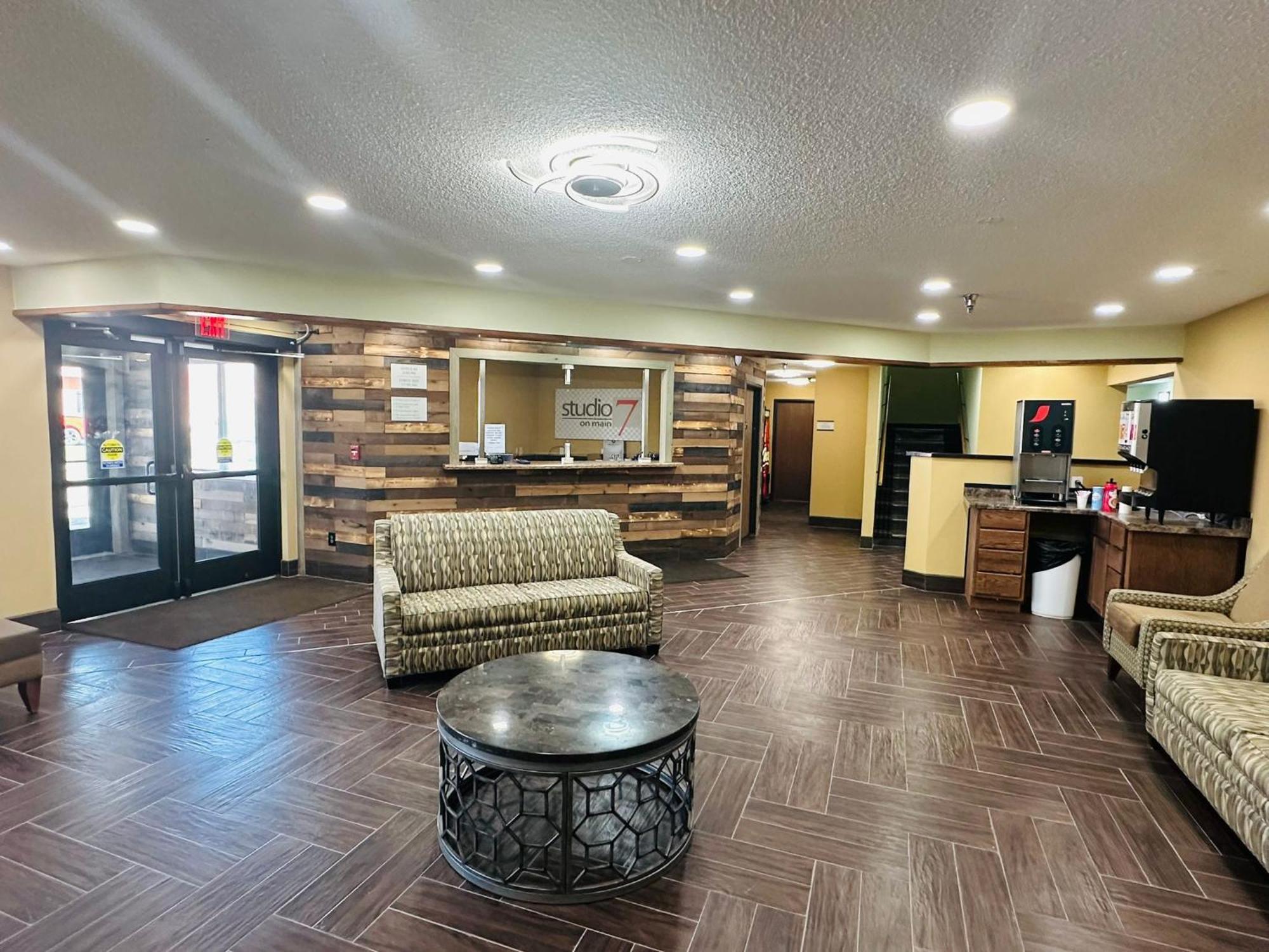 Studio 7 On Main West Fargo Exterior photo